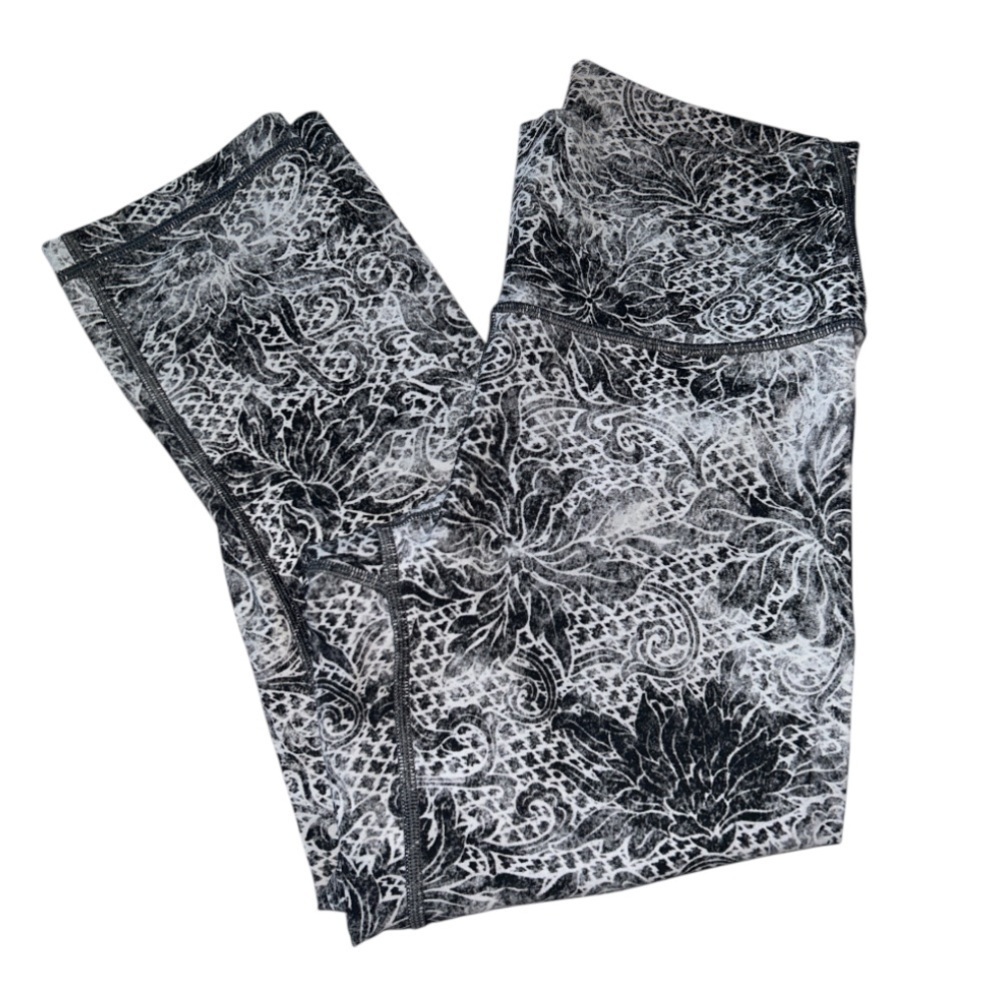 Lululemon Wunder Under Crop *Full-On Luxtreme 21"
Serigraph Starlight Black Sz 6 - Picture 13 of 14